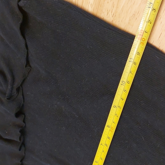 2/$15 EUC Black Off Shoulder Crop Top Size M - Picture 8 of 9